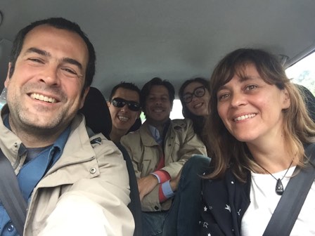 Selfie of Isa, Alex, Jere, Julio and Carlos in the car